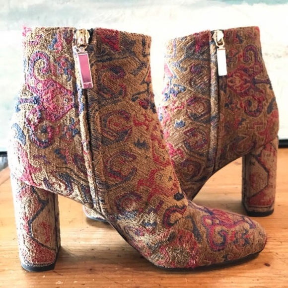 Stunning Yves Saint Laurent Tapestry Boots - Picture 4 of 6